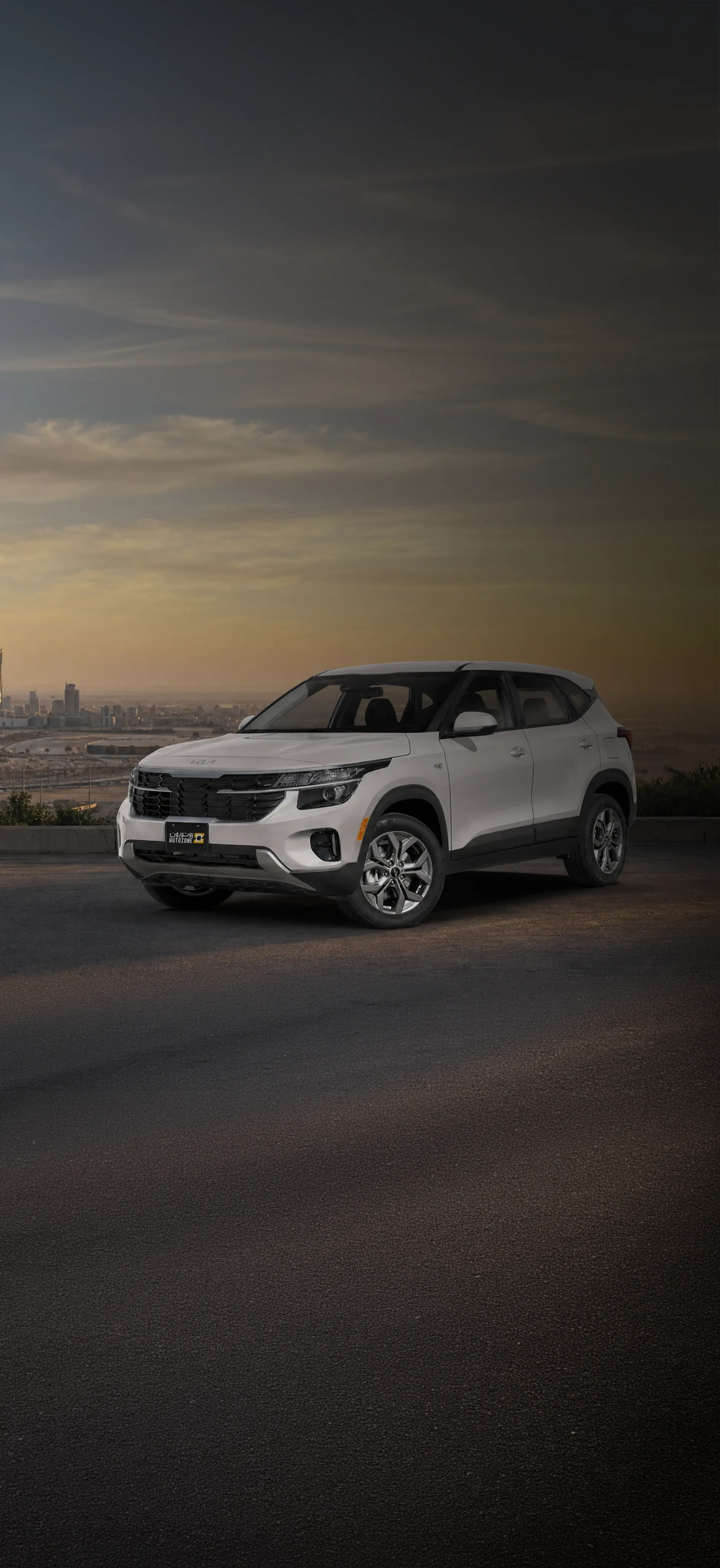 سيارة SUV عائلية في نزهة خارج المدينة