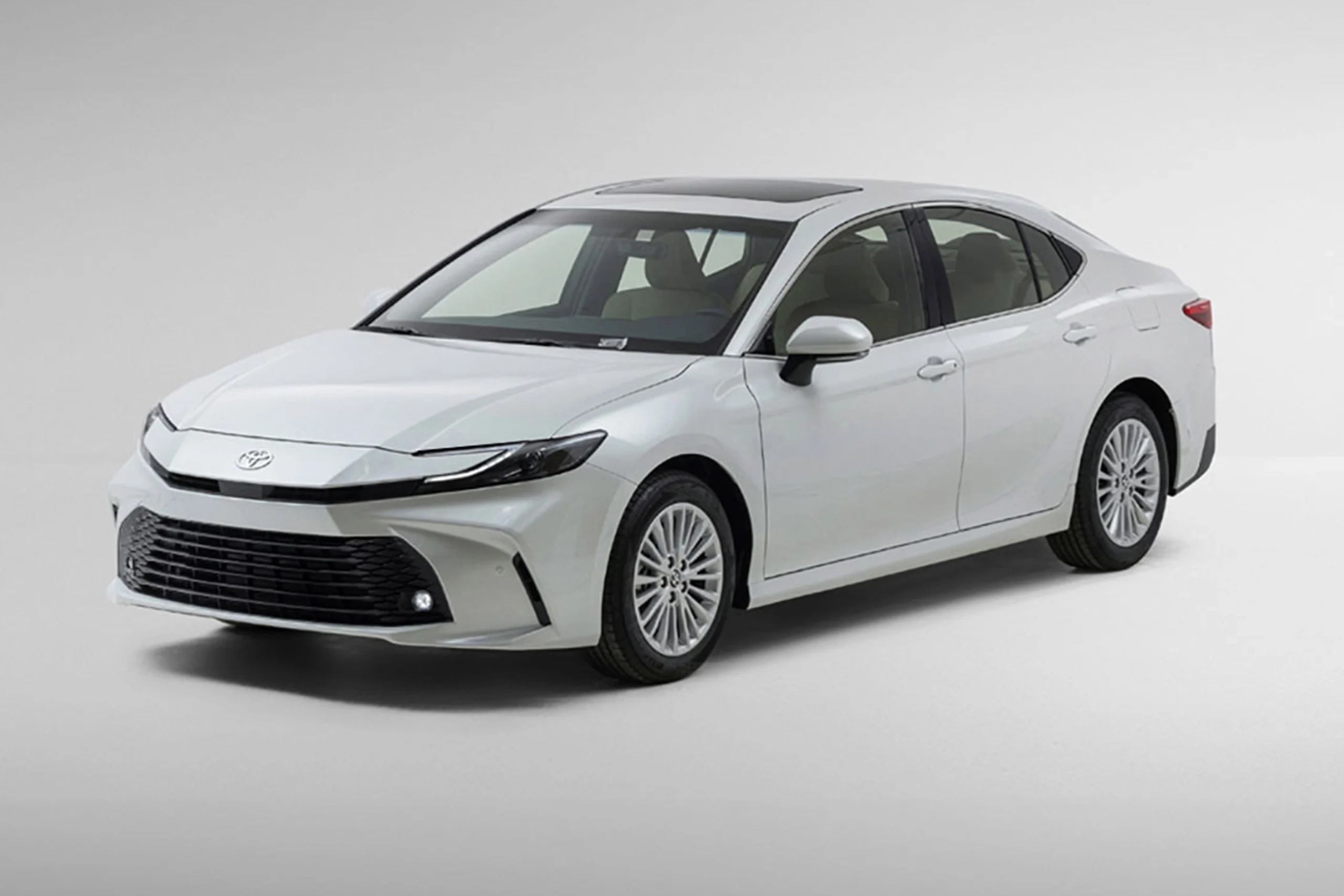 تويوتا كامري اي بلس هايبرد 2026